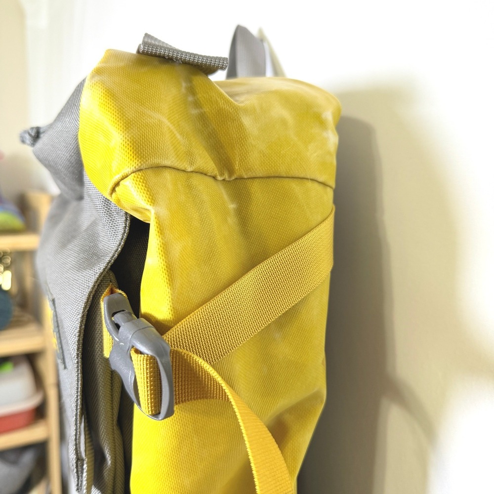 Mystery Ranch Street Zen Backpack Yellow Grey Hiking Commuter Daypack 25L - Picture 4 of 15